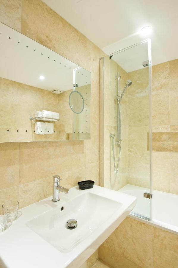 Double Room,943985455:JPEG